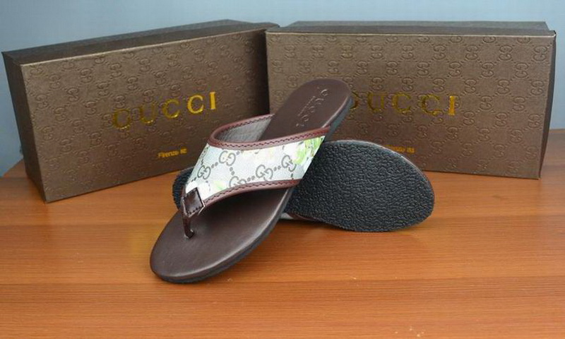 Gucci Slippers Woman--046